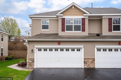 572 Lomianki Ln, Minneapolis, MN 55421-5031
