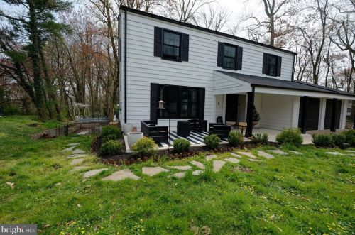 8 Lori Ln, Wilmington, DE 19809-2329