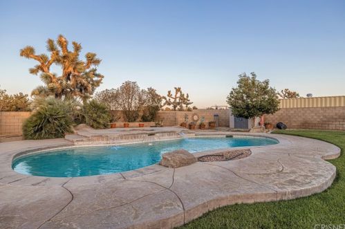 42522 15 St, Lancaster CA 93534-6212 exterior