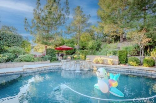 33068 Regina Dr, Temecula CA  92592-1472 exterior