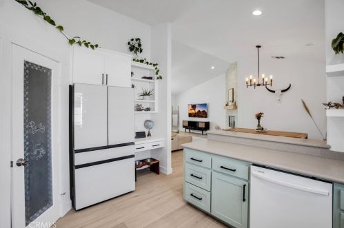 7645 Victoria Ave, Yucca Valley CA  92284-6152 exterior