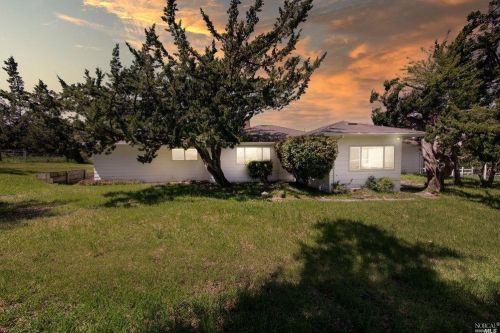 5625 Henning Rd, Sebastopol CA  95472-6332 exterior