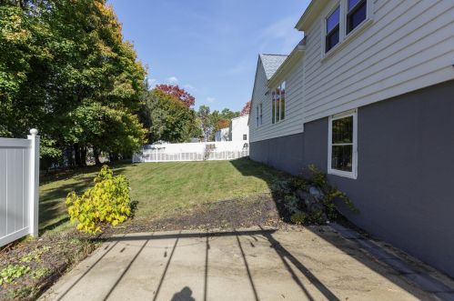 12 Burnside St, Nashua NH  03064-1522 exterior