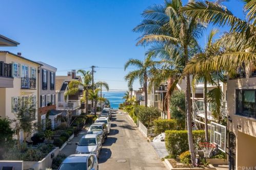 437 27th St, Manhattan Beach, CA 90266-2118