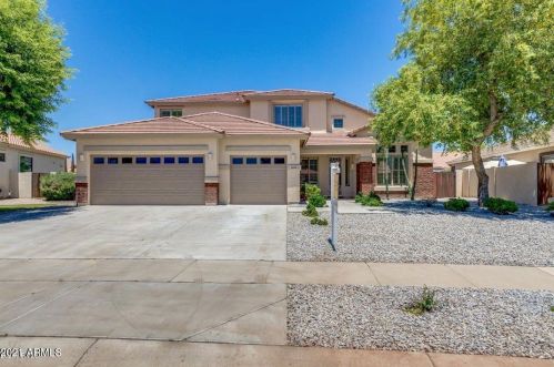 8626 Carole Ln, Glendale, AZ 85305-3950