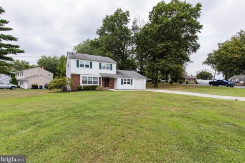2 Birchwood Cir, Norristown, PA 19401-2015