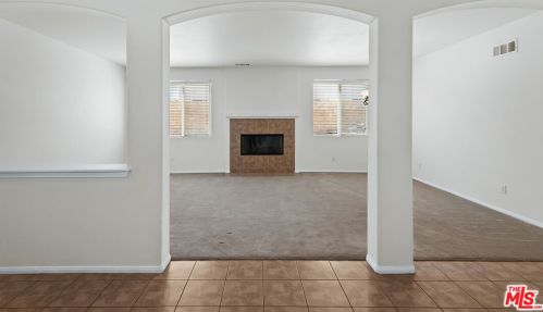 43933 Danya Ln, Lancaster, CA 93536-6918