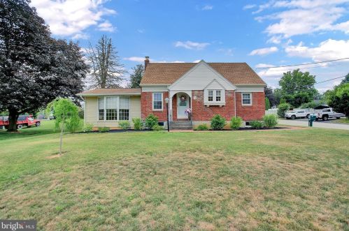 98 Hanover St, Spring Grove, PA 17362-7979