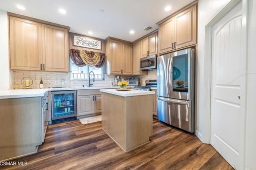 4376 Ish Dr, Simi Valley CA  93063-2945 exterior