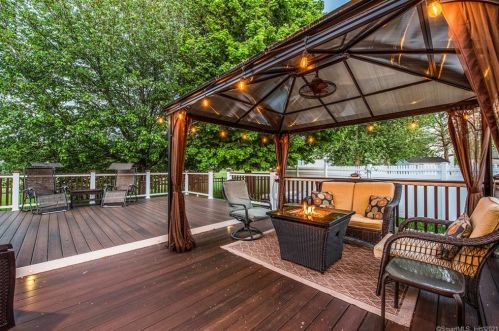20 Porter Grn, Wapping, CT 06074-6905