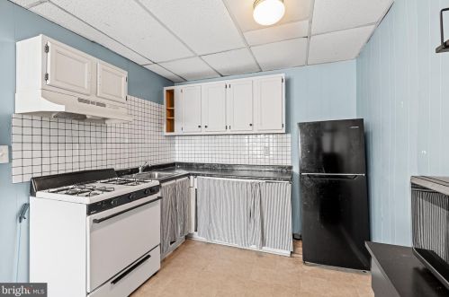 2117 Seneca Rd, Wilmington DE  19805-4131 exterior