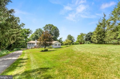 3006 Black Oak Ct, Red Lion, PA 17356-9567