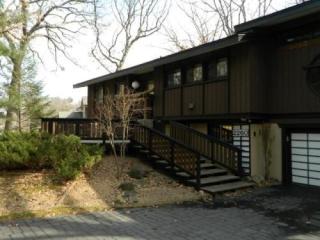 2260 James Ct, Saint Paul, MN 55122-2317
