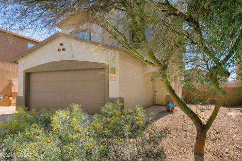 8247 Zlacket Dr, Tucson, AZ 85757-6840