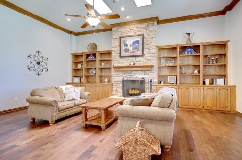 1305 Oak Dr, Lewisville TX  75028-3604 exterior