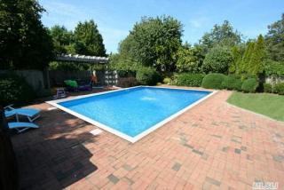 7 Sweetgrass Rd, West Hampton NY  11977-1417 exterior