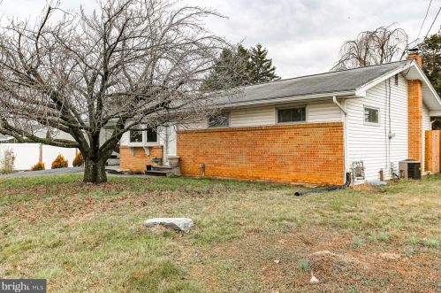 6328 Chesterfield Ln, Navy Sup Dpt PA  17050-2820 exterior