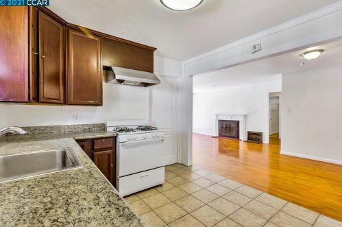 997 Hacienda Ave, San Lorenzo CA  94580-2856 exterior