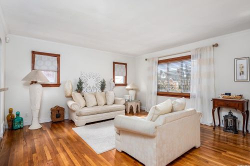 186 Freeman Ave, Floral Park, NY 11003-4103