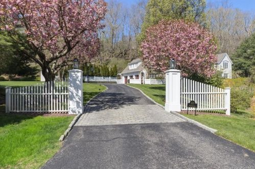 371 Whippoorwill Rd, Chappaqua, NY 10514-2312