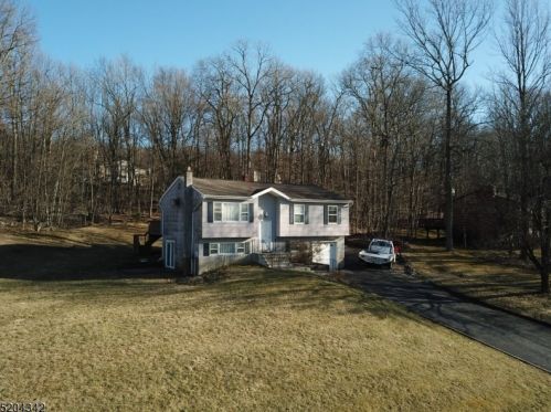 26 Hillsdale Dr, Wantage NJ  07461-4026 exterior