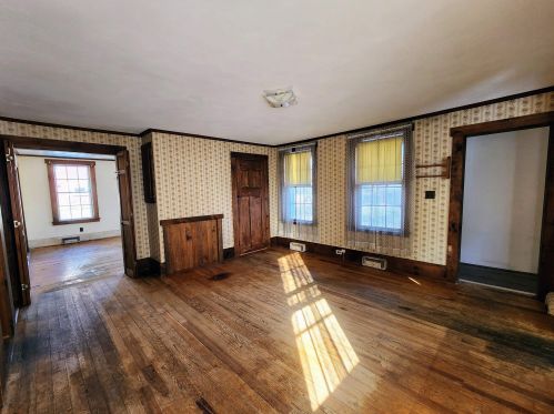 9 Hampstead Rd, Danville NH  03819-5100 exterior