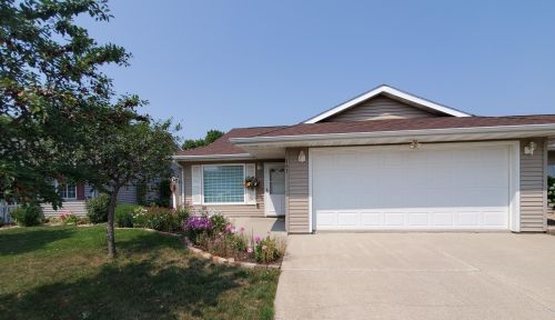 167 Ridgeview Dr, Pipestone, MN 56164-1746