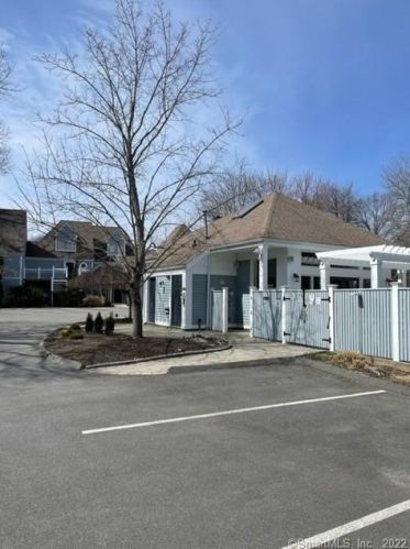 1512 Old Pond Ln, Norwich, CT