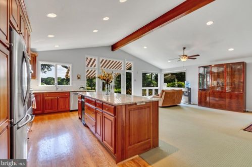 1014 Thomas Ave, Riverton NJ  08077-2321 exterior