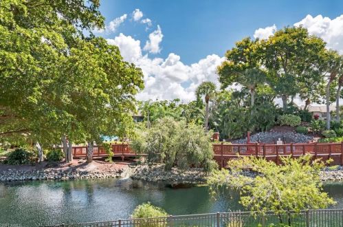 600 Neapolitan Way, Naples FL  34103-8568 exterior