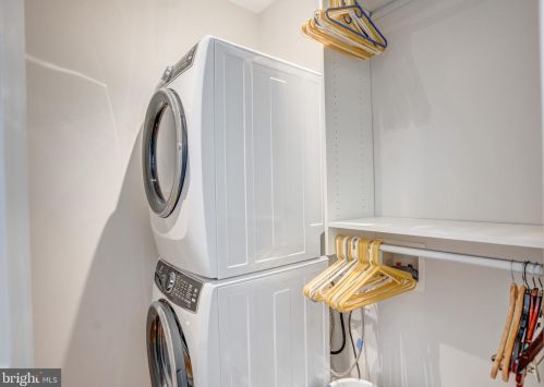 18285 Mullfield Village Ter, Leesburg VA  20176-7466 exterior