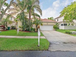 3982 Trenton Ave, Hollywood, FL 33026-4926