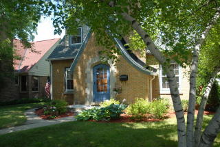 5657 Stanton Dr, Milwaukee, WI 53209-4357