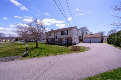55 Mackenzie Rd, Waterford, CT 06385-2122
