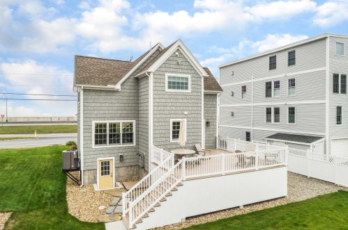 607 Ocean Blvd, Hampton NH  03842-4335 exterior