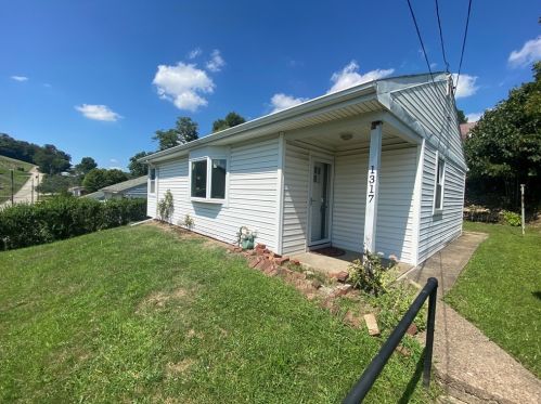 1317 New York Ave, Mckeesport, PA 15133-3613
