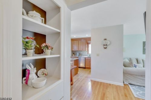 56 Lynwood Rd, Verona NJ  07044-1717 exterior