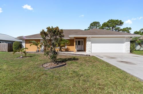 526 Euclid Ln, Fort Pierce, FL 34983-2128