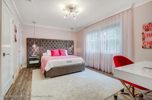 4 Windsor Ct, Jackson Twp NJ  08527-1214 exterior