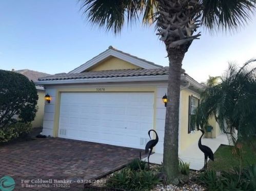 10676 Hartwick Dr, Fort Pierce FL  34987-1923 exterior