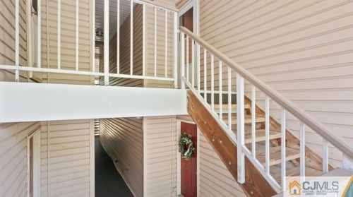 16 Willow Ct, Trenton NJ  08619-4626 exterior