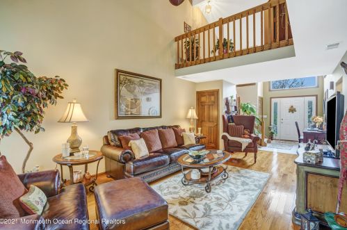 33 Tamany Ct, Bricktown, NJ 08723-6342