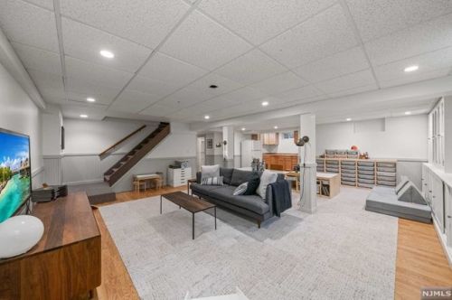 27 Hering Rd, Montvale NJ  07645-1226 exterior