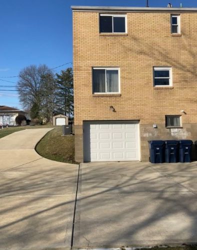 210 Kuehn Dr, Trafford PA  15085-1604 exterior