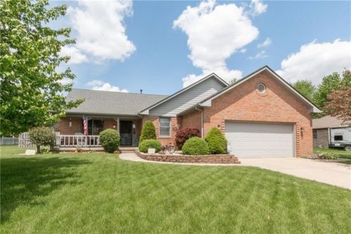 218 Woodland Pl, Pittsboro, IN 46167-9073