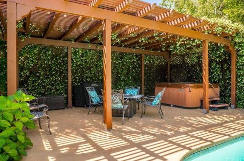 416 Southbury Ln, Chico CA  95973-8230 exterior