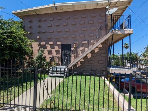 2904 10th St, Riverside, CA 92507-4949
