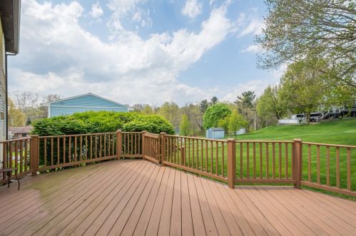 1220 Harvest Ct, Bridgeville PA  15017-1108 exterior