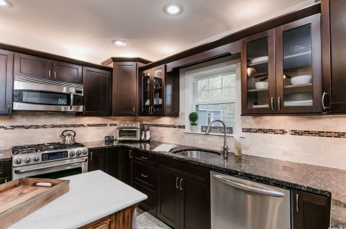 37 Edwards Pl, Huntington Station NY  11746-1013 exterior