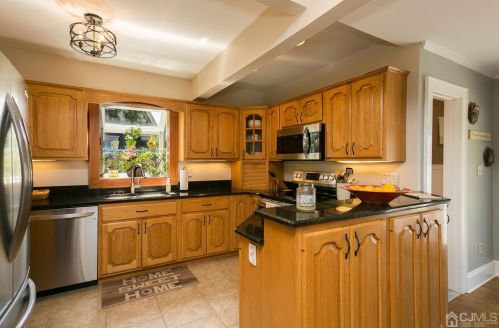 23 Bounty St, Metuchen NJ  08840-2501 exterior